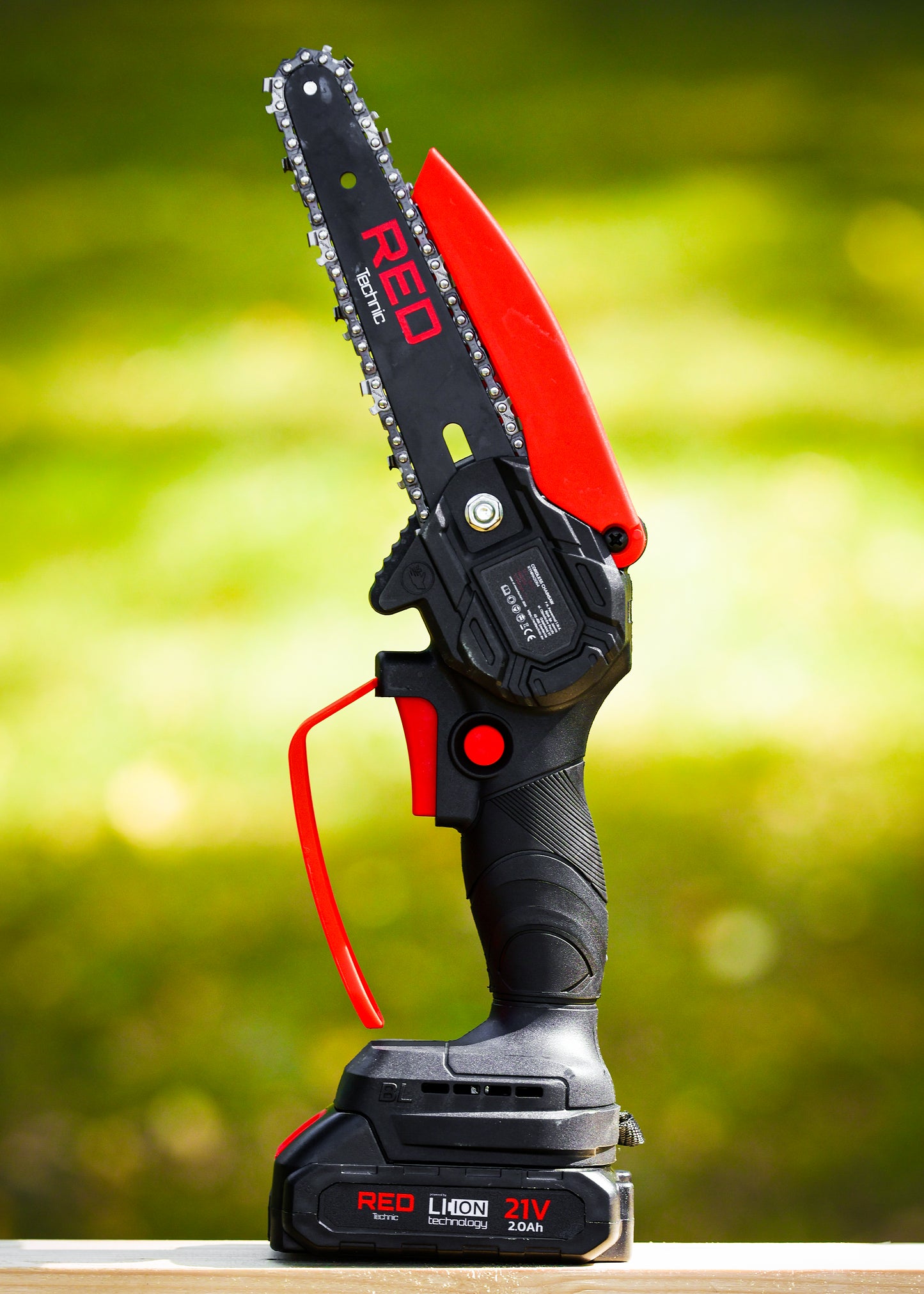 Coffret Mini tronçonneuse 4 + 6" 2 batteries  21 V 1000 W